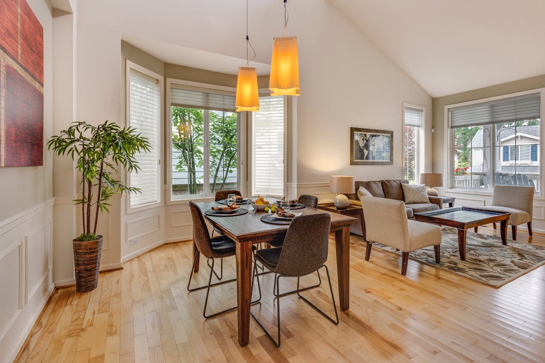 Living and dining room with floating floorboards